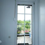 アパート Blue Lagoon & Double With Balcony ネーレン