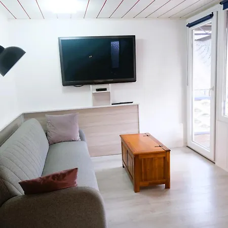 Blue Lagoon & Double With Balcony Апартаменты Нерен