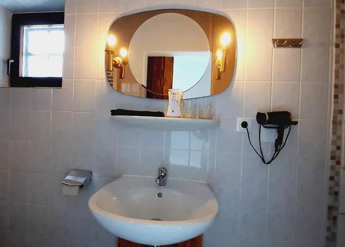 Blue Lagoon & Double With Balcony ネーレン