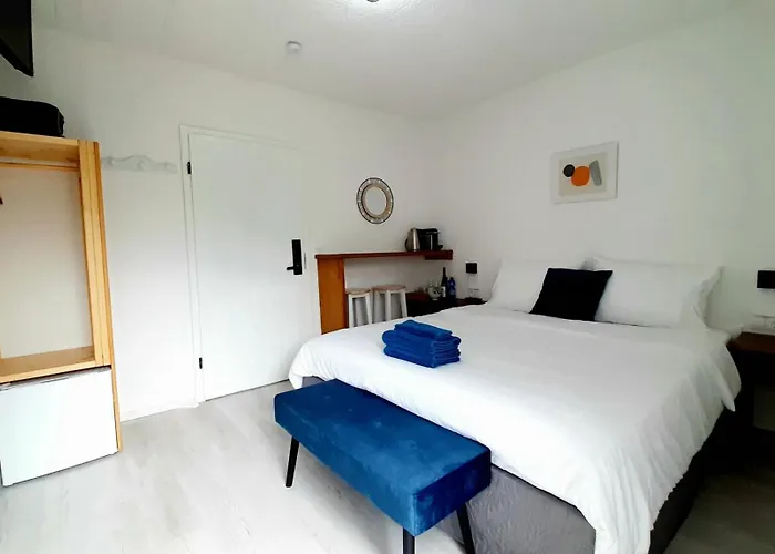 Blue Lagoon & Double With Balcony ネーレン